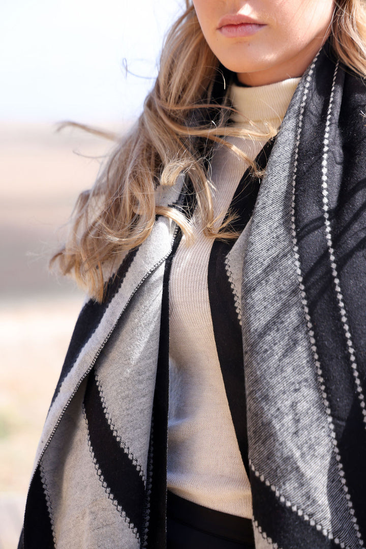 Alpine Scarf - Black & White