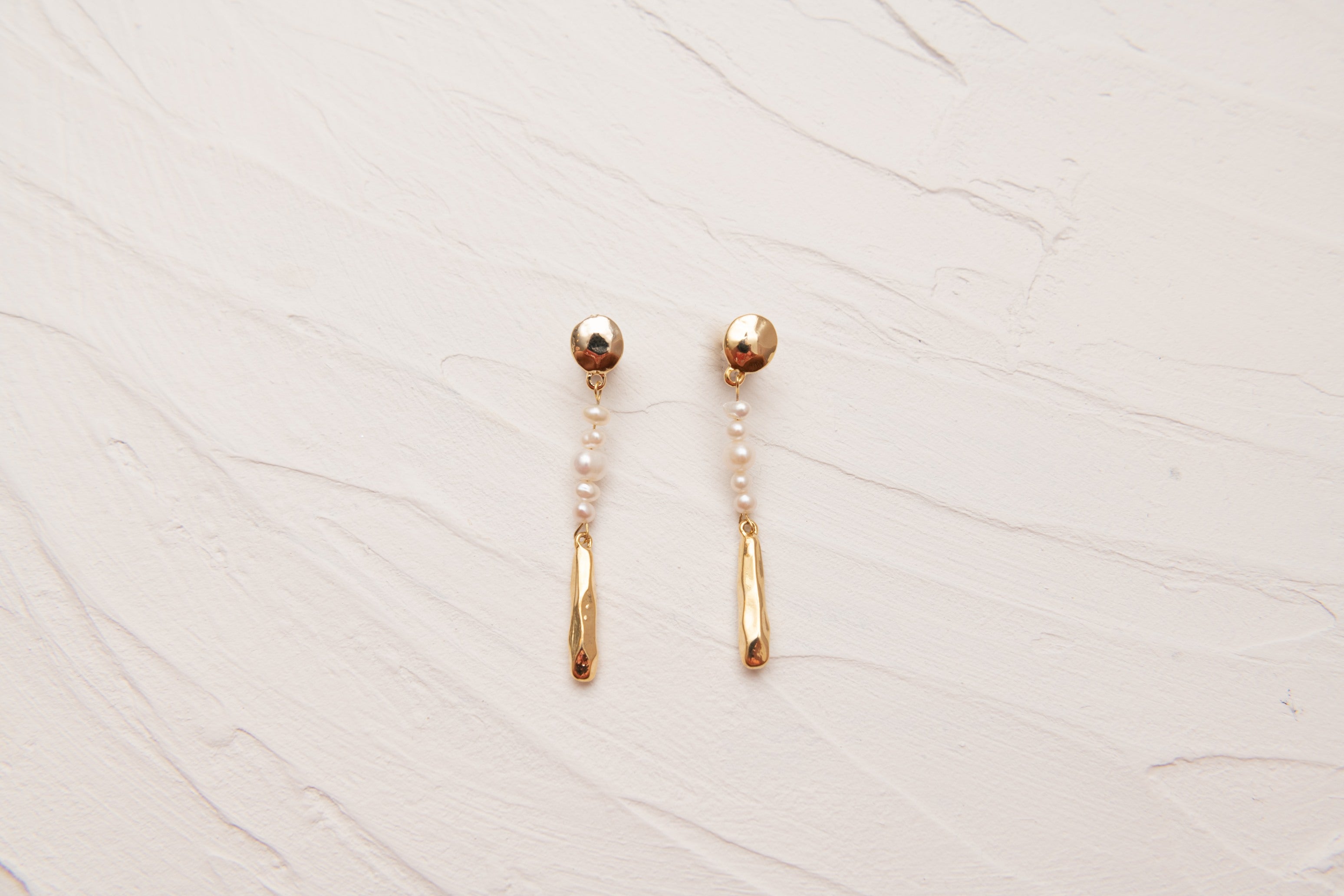 Abbi Earring - Gold & Pearl